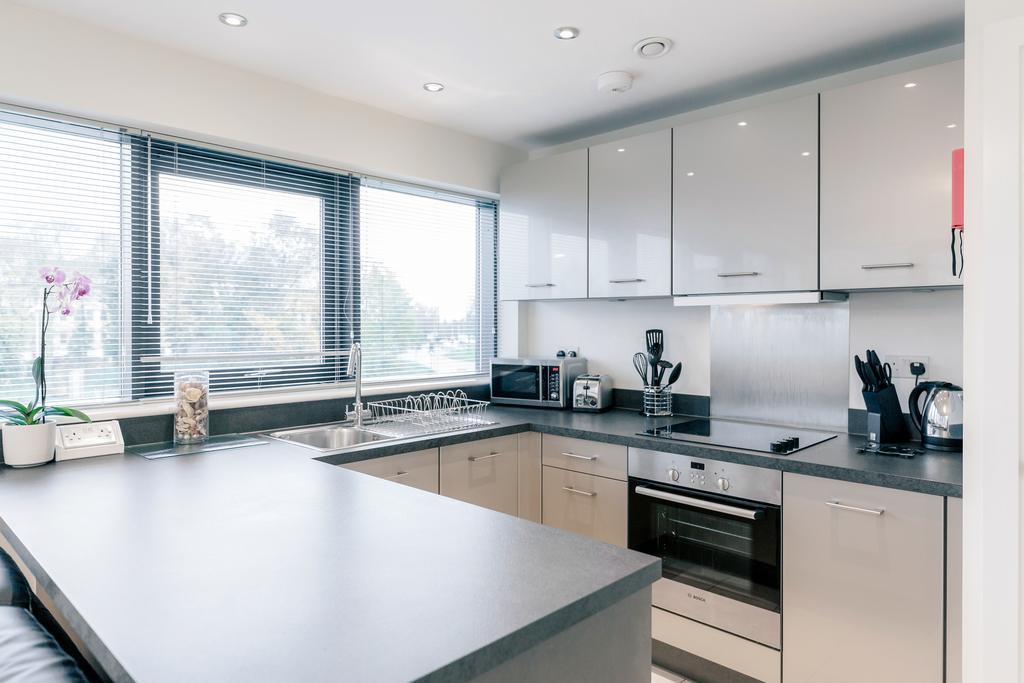 Room Space Service Apartments - New Manor House Bracknell Exterior photo
